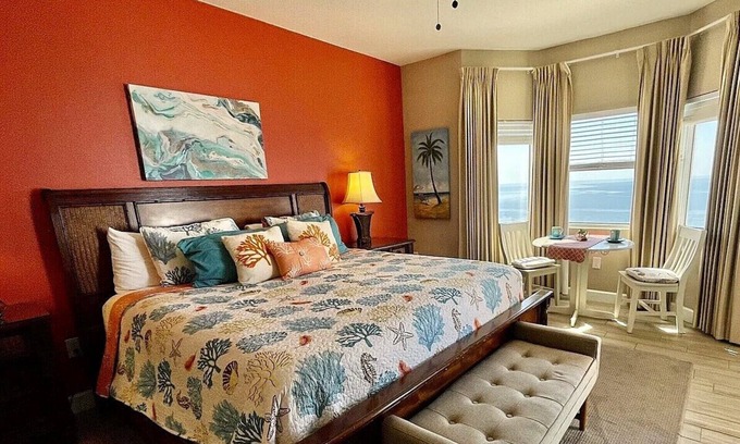Panama City Beach Condo | Renovated Deluxe Master on Gulf w/Free Beach Chairs, Golf & Activities Daily
