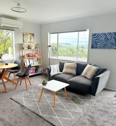 Johnsonville Apartment | Renovated Entire 2BR Flat, Comfort, Scenic Views, Free Parking & 10 min to Ferry