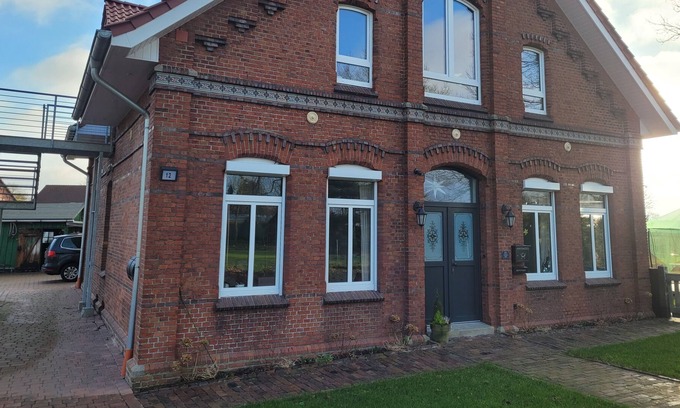 Westerstede Apartment | Renovated historic townhouse from 1895, close to the city center