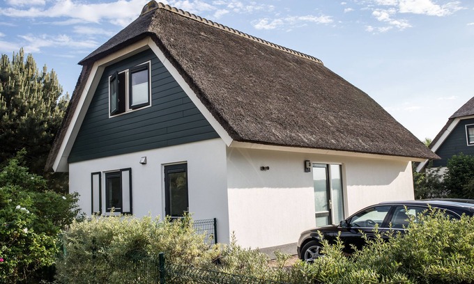 Julianadorp aan zee House | Renovated holiday home in Villaparc Duynopgangh for 6 people, near the beach