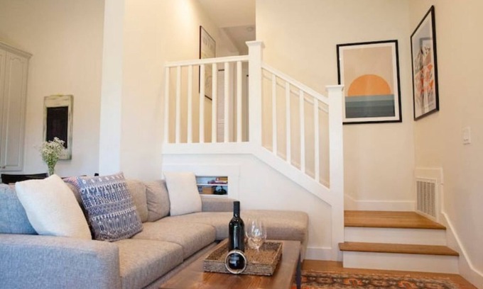 Claremont Apartment | Renovated home in historic Claremont -Long-term