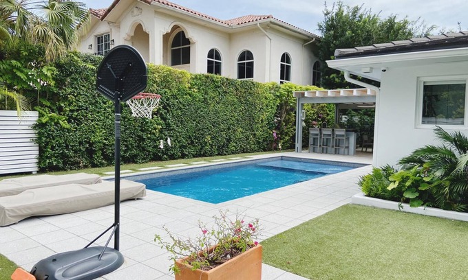Coral Gables House | Renovated home in the heart of South Miami