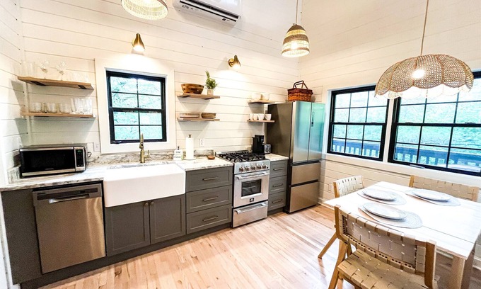 Bear Den Cabin | Renovated! Hot Tub! Cabin 1! Right off the BRPW!