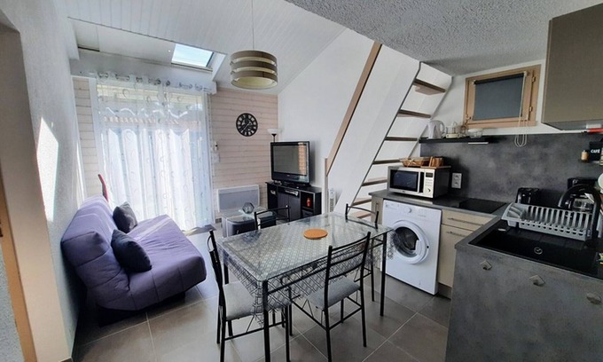 La Faute-sur-Mer House | Renovated House 400m from Beach - Terrace, Parking, Pet-Friendly