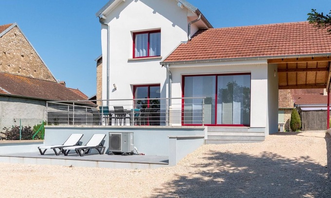 Rigny Cottage | Renovated house by the Saône with garden and parking in Rigny