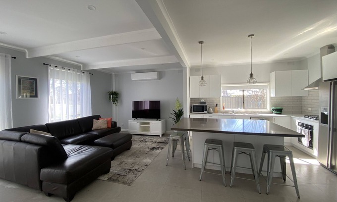 Moama House | Renovated house close to the river