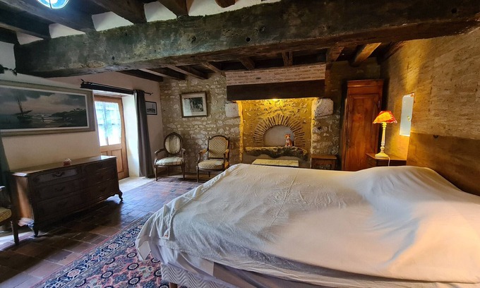 Rivarennes Cottage | Renovated house with private pool in Berry, sauna, near greenway