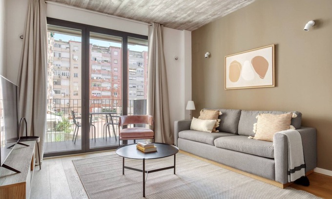 La Sagrada Familia Apartment | Renovated La Dreta de L'Eixample 2BR, by Blueground