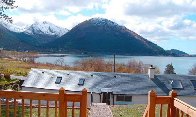 Onich Cottage | Renovated lochside cottage nr Fort William & Glencoe (sleeps 4-6)