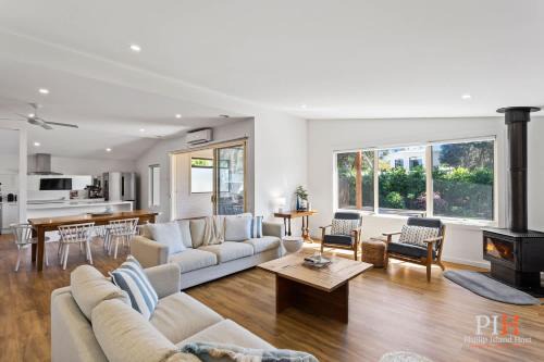 Cowes House | Renovated Lux Property in Quiet Estate