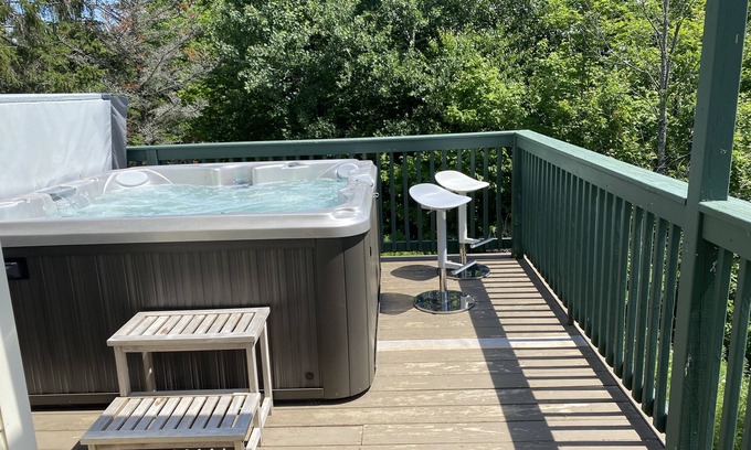 Ludlow Condo | Renovated Luxury 4 Bedroom 3.5 Bath Okemo Trailside