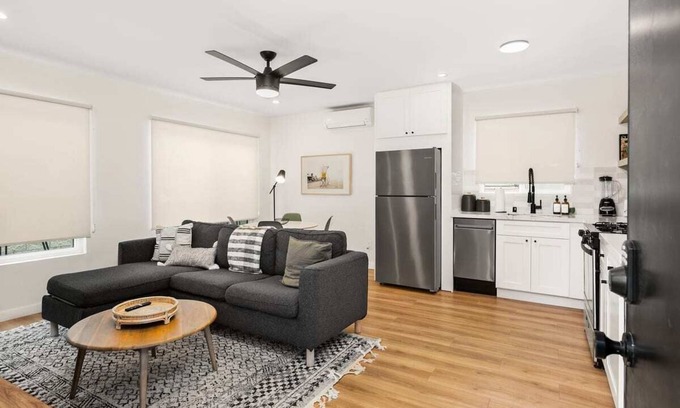 Central Mission Beach Apartment | Renovated Mission Beach 2bd Apartment w/Parking!
