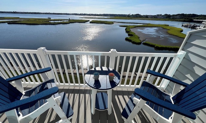 Fenwick Landing House | RENOVATED - NO CLEANING FEE Waterfront 3 BR w Pool, Kayaks, Grill. K, Q & T beds