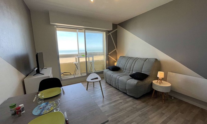 Saint-Jean-de-Monts Apartment | Renovated studio, sleeps 2, sea, shops, 6th floor, TV, balcony, pets allowed