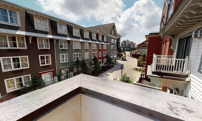 Snowshoe Condo | Renovated Ski-in/Ski-out Condo in the Village