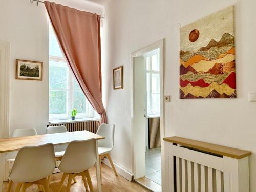 Simmering Apartment | Renovated Spacious Apartment with Free Parking