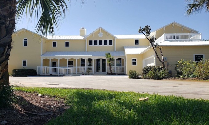 Fort Pierce Shores House | Renovated Spacious Beach House-Steps from the Beach!
