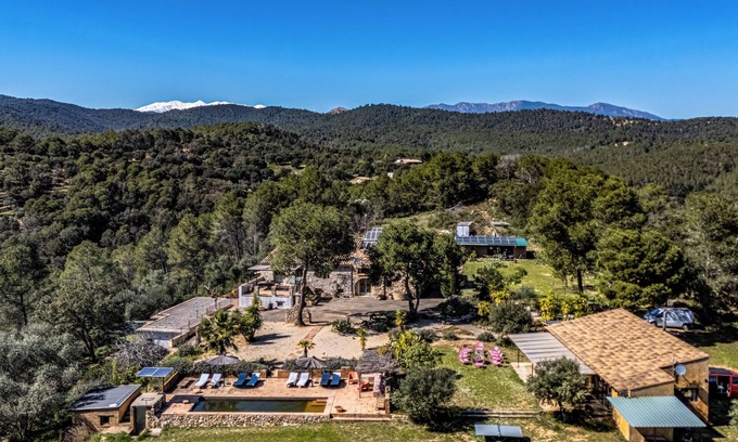 Cistella Apartment | Renovated Spanish masia with detached cottage