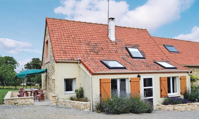 Echinghen House | Renovated stone barn in a quiet natural setting outside the fishing village of Boulogne-sur-Mer.
