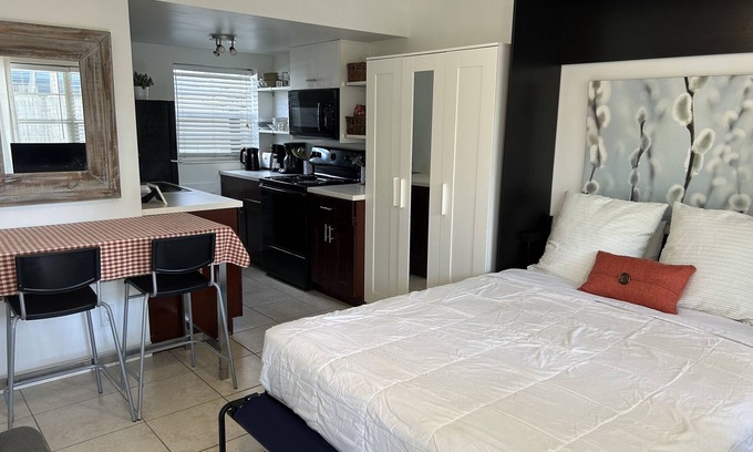 Lauderdale Beach Apartment | Renovated Studio Steps from Beach