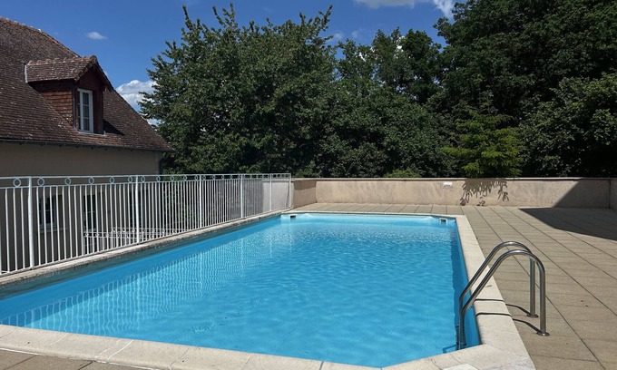 La Roche-Posay Apartment | Renovated T2 with heated pool near Connétable Spa, parking and WIFI