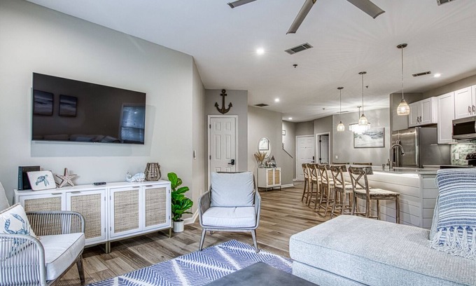 Hilton Head Villa | Renovated townhome with 1st flr bdrm Close to beach, shopping, dining and parks.