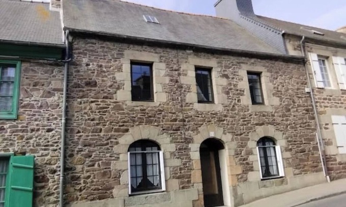 Pontrieux House | Renovated town house ideally located.