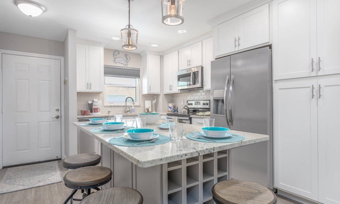 Siesta Key Condo | Renovated, Walk to Beach, Heated Pool, Top Floor, Ready to Book! Shuffleboard Clubhouse
