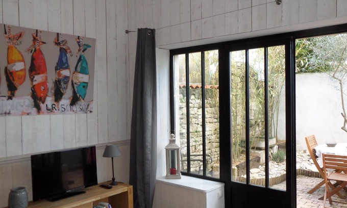 Rivedoux-Plage House | Renovated winery, workshop spirit 2/3 pers. located in the heart of the village