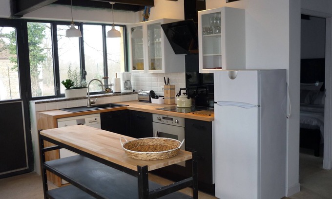Semur-en-Auxois Apartment | Renovated workshop for 6 people with shared, heated pool in Semur en Auxois