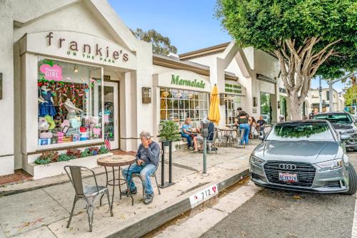 Mid-City Apartment | Renovateed Two-Bedroom Apartment in Santa Monica