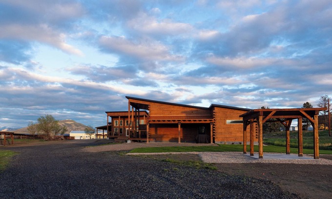 Cody Cabin | Rent 2 luxury cabins: sleep 16! Fire pits, outdoor dining, stunning skies on the edge of Cody.
