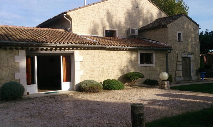 Rognonas Apartment | Rent 2 rooms of 50 m2 in mas provençal.