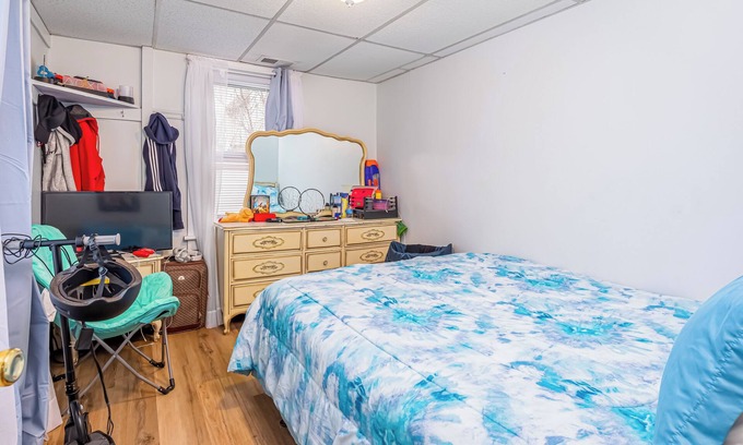 Wildwood House | Rent 21 + 3 bedroom home 1 block from beach 5 minute walk to convention center!