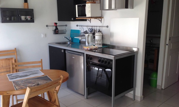 Saintes-Maries-de-la-Mer Apartment | Rent air-conditioned studio with mezzanine in the center of the village and view of the church