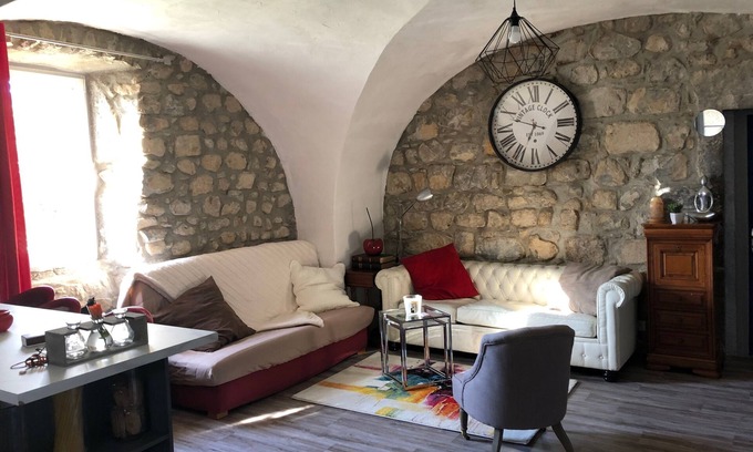 Ruoms Apartment | Rent apartment in the old mas of 1856.