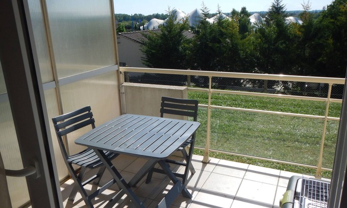 Jonzac Apartment | Rent furnished 800 m from the thermal baths and 80 m from the West Indies of JONZAC