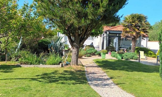 Chateau-d'Olonne House | Rent house 110m2 near shops and sea, closed parking, veranda for relaxation
