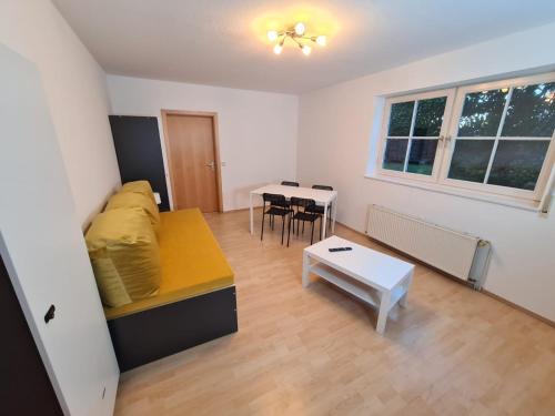 Neustetten Apartment | Rent House - Work and Sleep in Neustetten - Ideal für Teams und Monteure bis 4 Personen - Ganze Wohnung - ruhig und kühl im Sommer - eigener Garten mit Grill - easy Check-In - weitere Unterkünfte Vorhanden