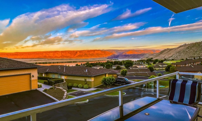Quincy House | Rent Like a Rock Star @ Hotel Rock in Sunserra, C-Bar!