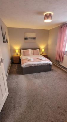 Crawley City Centre Apartment | Rent Unique the Beeches 2bed