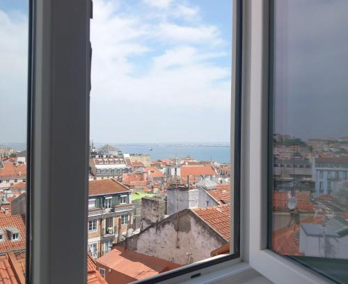 Encarnacao Apartment | RENT4REST CASTLE VIEW FAMILY & FRIENDS in BAIRRO ALTO