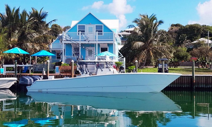 Spanish Wells House | Rental Cottage with DOCK on the canal in Pelican Bay