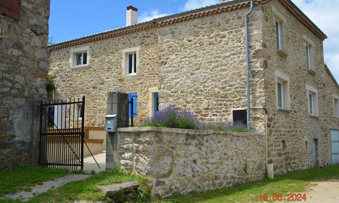 Gilhoc-sur-Ormeze House | Rental Gîte Gilhoc sur Ormèze