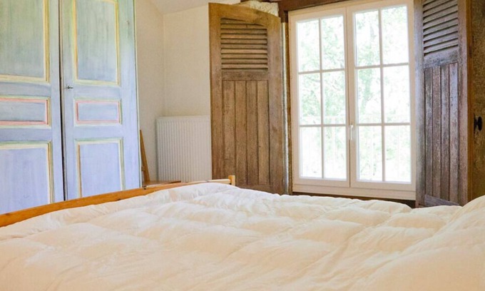 Joyeux Apartment | Rental-Gîte La Botte-Designer-Park view-Ensuite with Bath