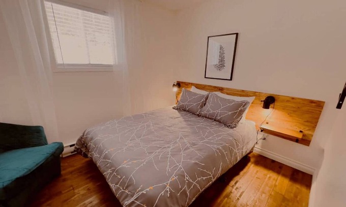 Bouchette House | Rental of renovated cottages facing the lake with a magnificent terrace