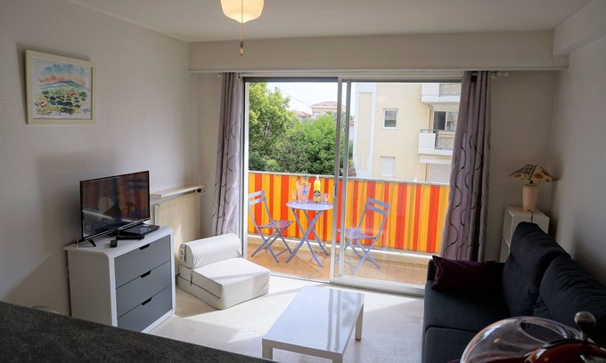 Golfe Juan Apartment | Rental Studio 26 m2 à Golfe juan à 500 m du port et des plages de sable.