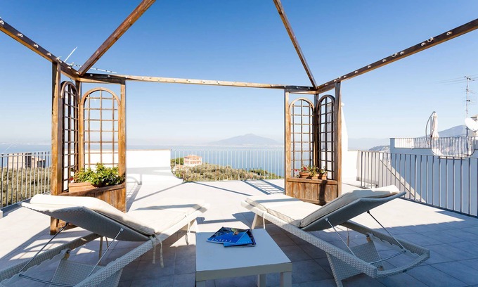 Priora House | Rentals in Italy - Casa Priore with equipped roof terrace and shared pool