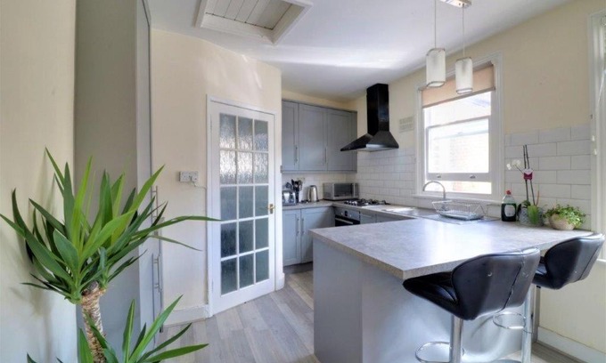 Southfields Apartment | Replingham Road Apartment