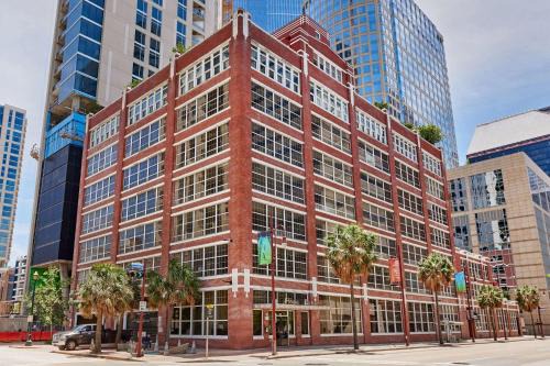 Theater District Apartment | Reside Houston Downtown, a Wyndham Residence